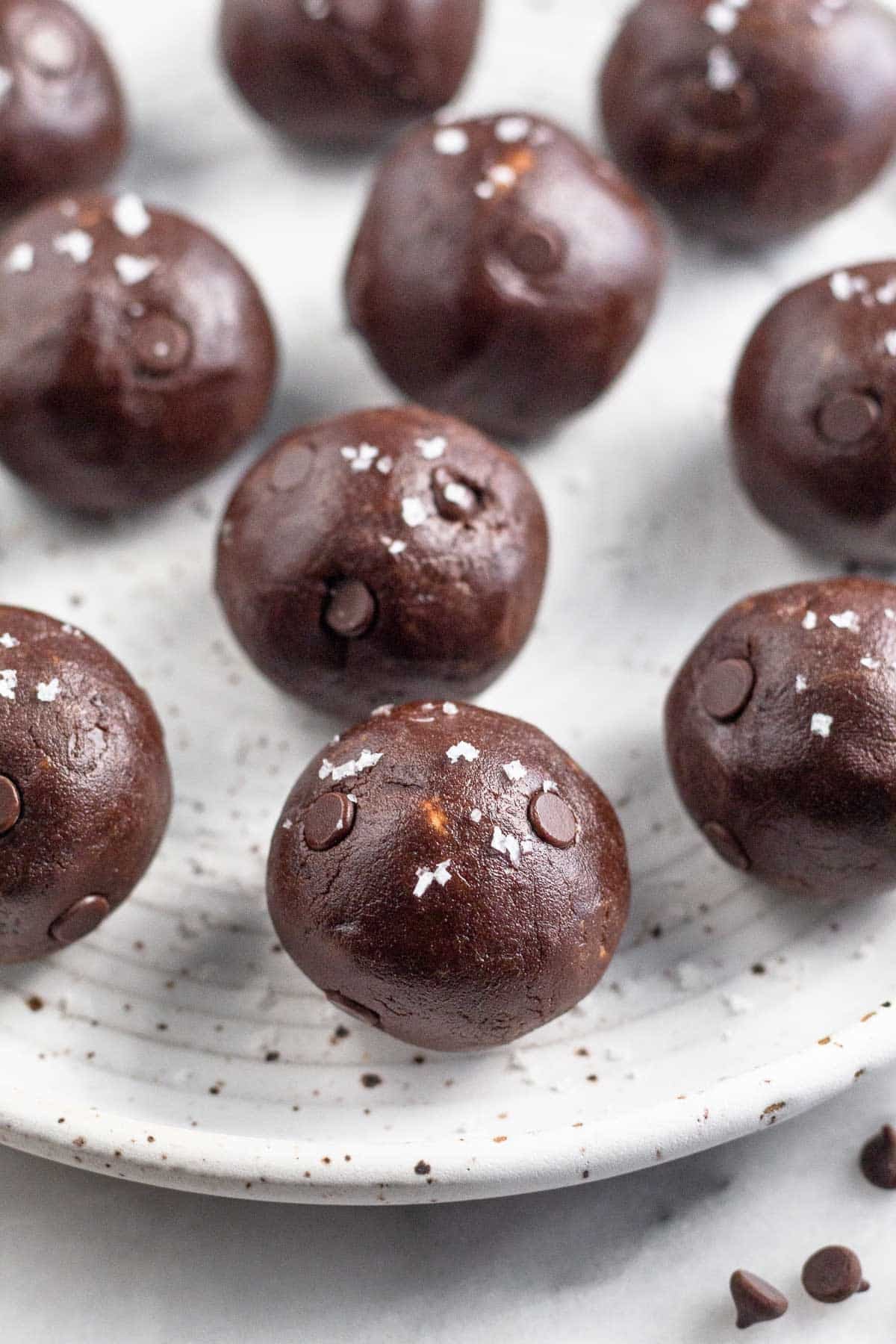 Easy No-Bake Chocolate Protein Balls: Healthy Snacks for All